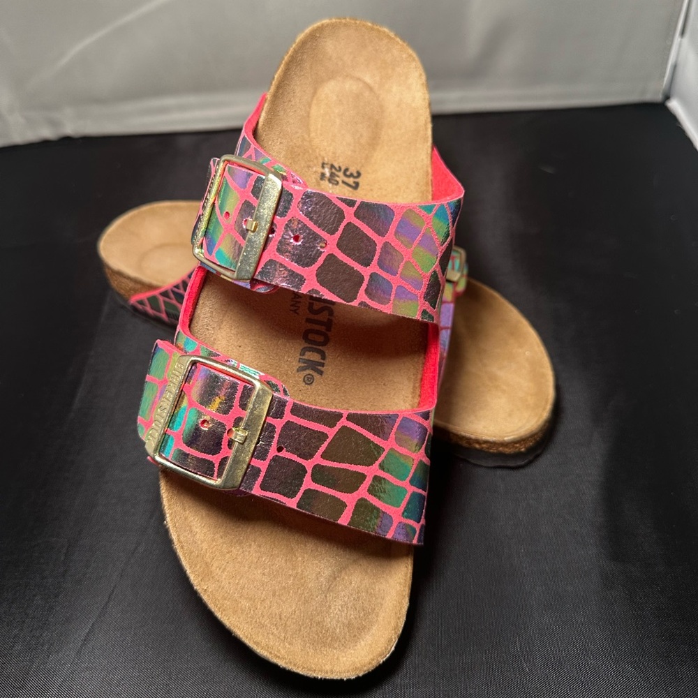 Birkenstock Arizona raspberry gator gleam size 6-6.5